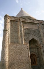 mausoleum Aisha Bibi.jpg